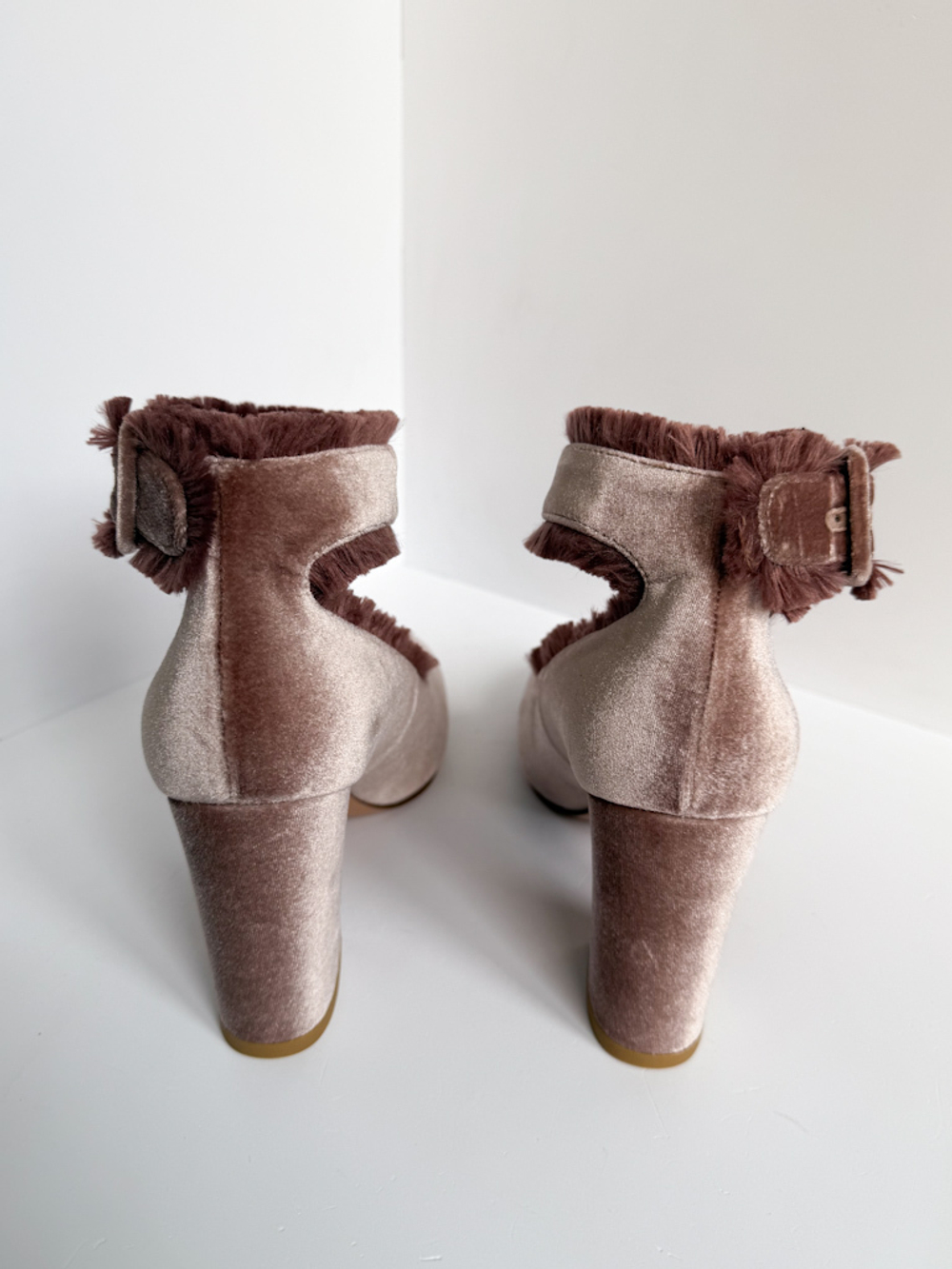 Новые бархатные туфли Stuart Weitzman, 39