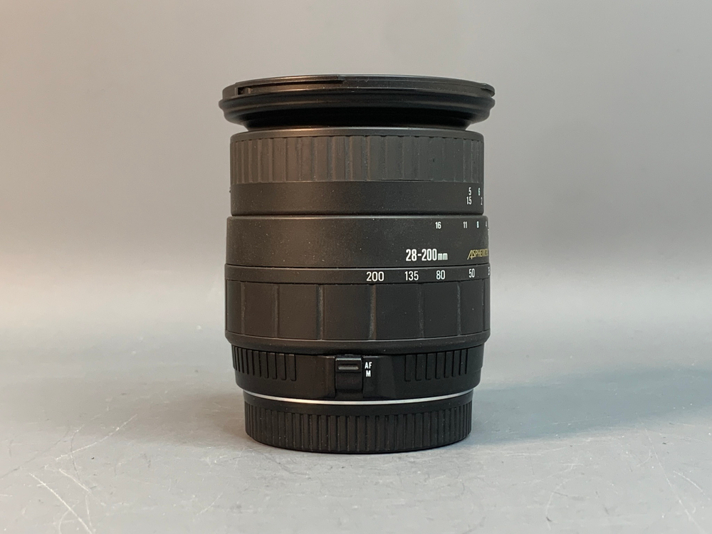 Sigma AF 28-200mm f/3.8-5.6 UC Aspherical б Canon EF с дефектом