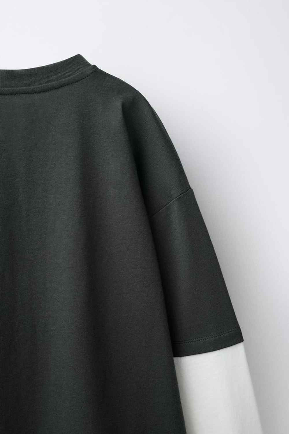ZARA ЛОНГСЛИВ С ПРИНТОМ ТЕМНЫЙ АНТРАЦИТ