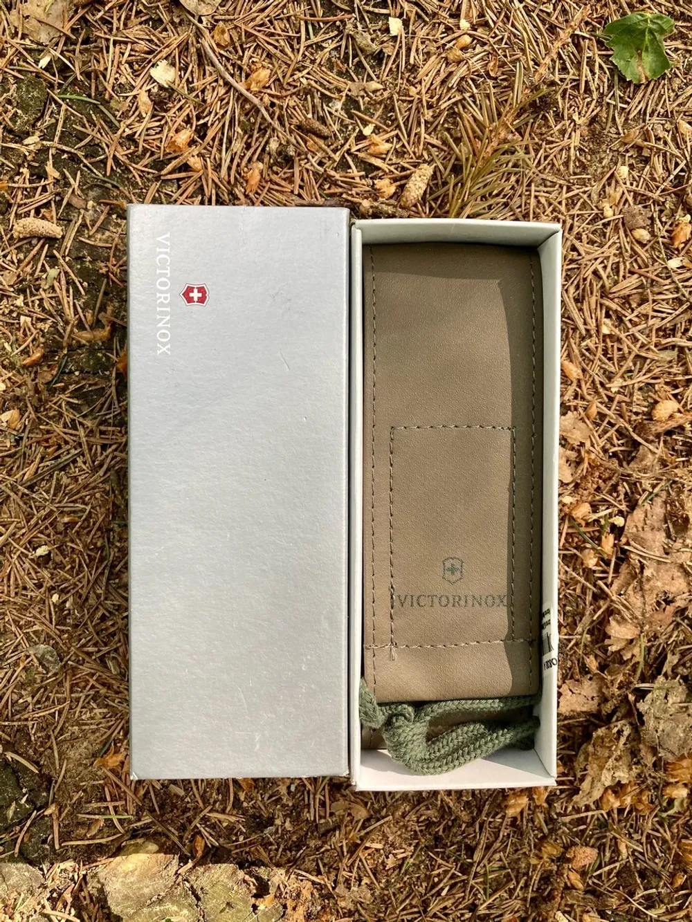 Складной нож Victorinox Hunter Pro M 136 мм — это незаменимый помощник дома, в походе, в кемпинге