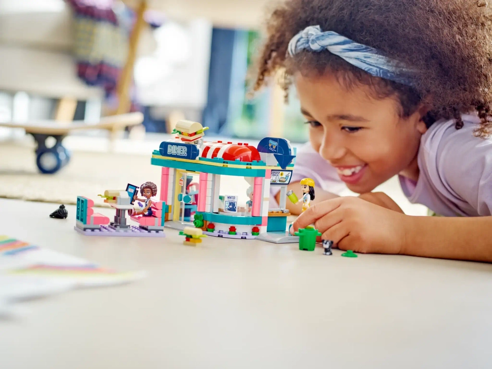 Конструктор LEGO Friends 41728 Закусочная в центре Хартлейк