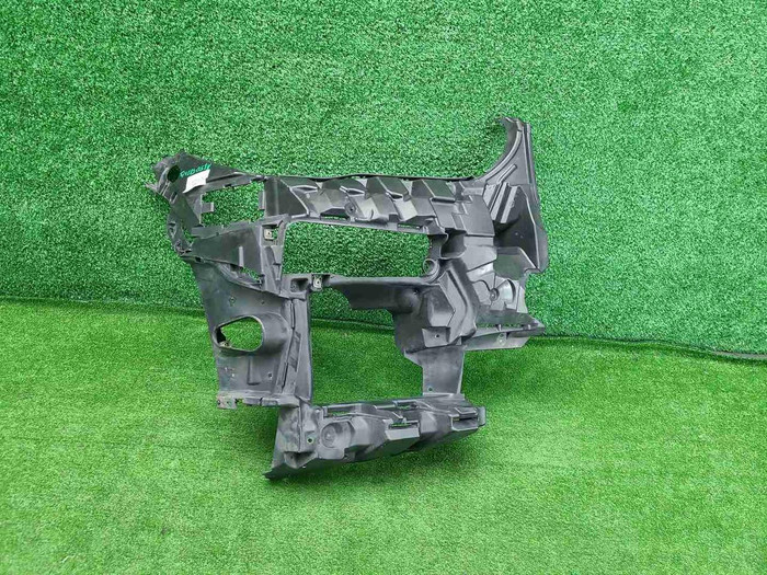Кронштейн переднего бампера BMW X5 G05 (18-23)