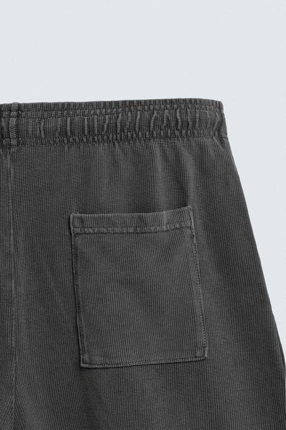 ZARA ШОРТЫ С ВАФЕЛЬНОЙ ФАКТУРОЙ И ЭФФЕКТОМ ПОТЕРТОСТИ, АНТРАЦИТОВО-СЕРЫЙ