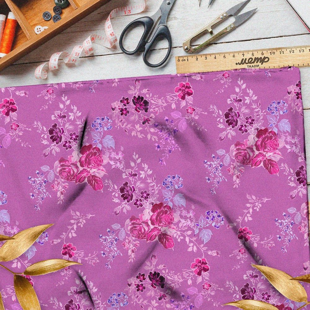 Ткань мембрана розы с веточками листьев