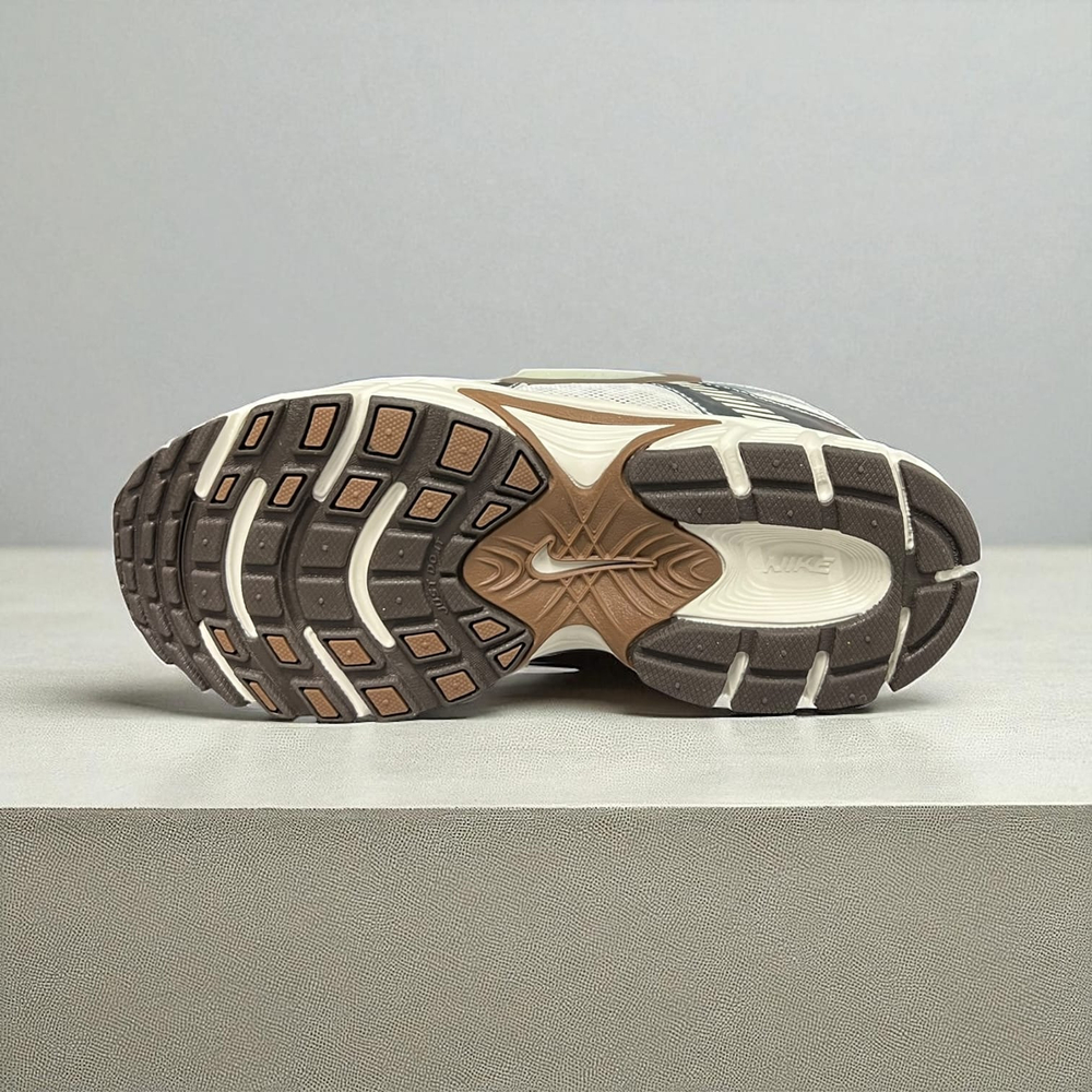 Nike V5 RNR • White Brown