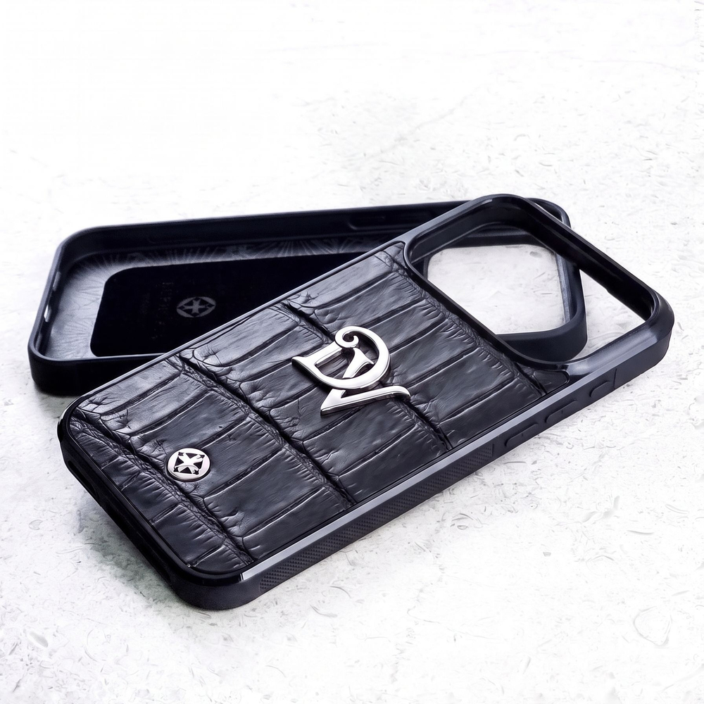 Чехол Euphoria Initials Crocodile Lux для iPhone 18 Pro Max - двухслойная конструкция натуральная кожа крокодил серебряные инициалы металлический логотип