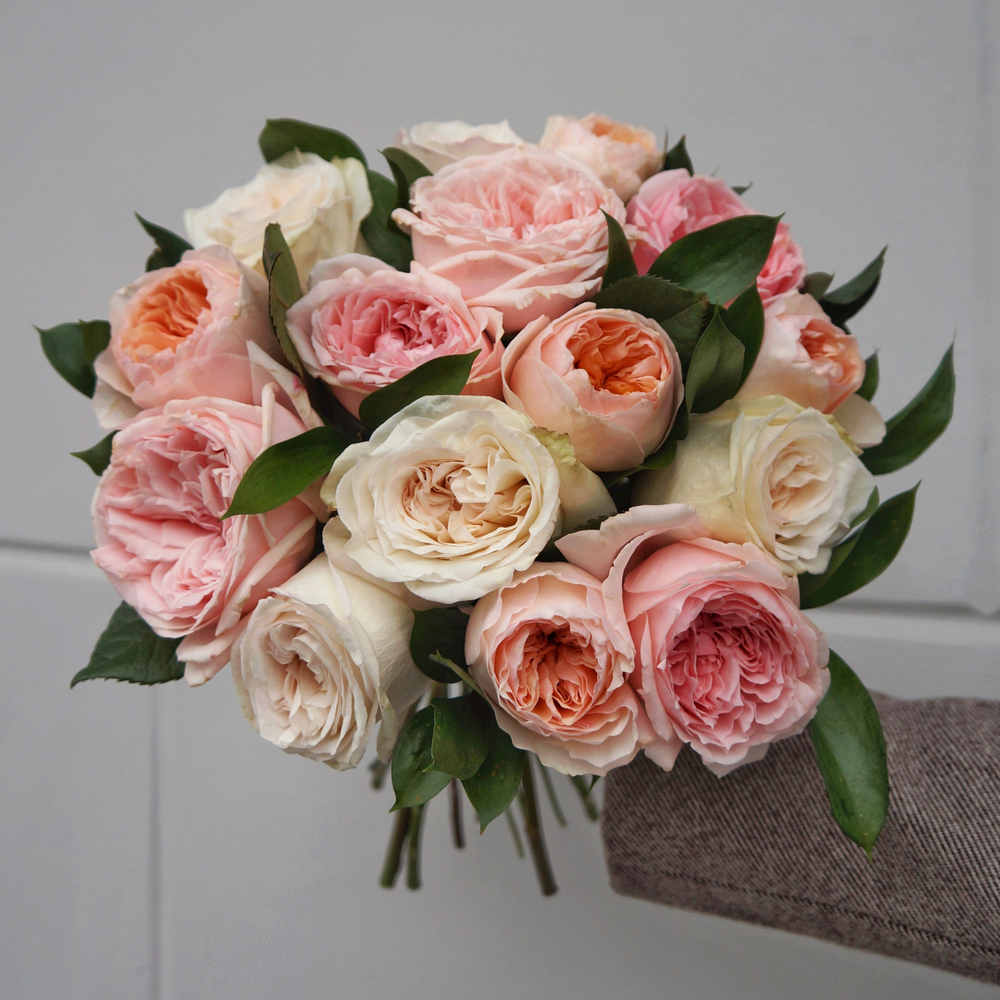 55. Букет из роз Juliet, White O’Hara, Princess Hitomi