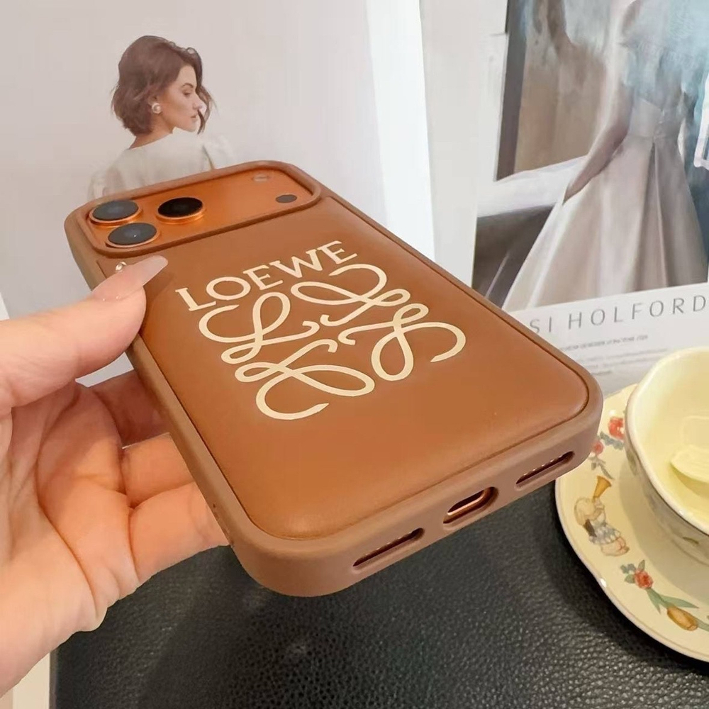 Чехол на iPhone 17 Pro Max Loewe