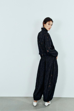 ZARA БРЮКИ-ШАРОВАРЫ ДЕВОРЕ, ЧЕРНЫЙ