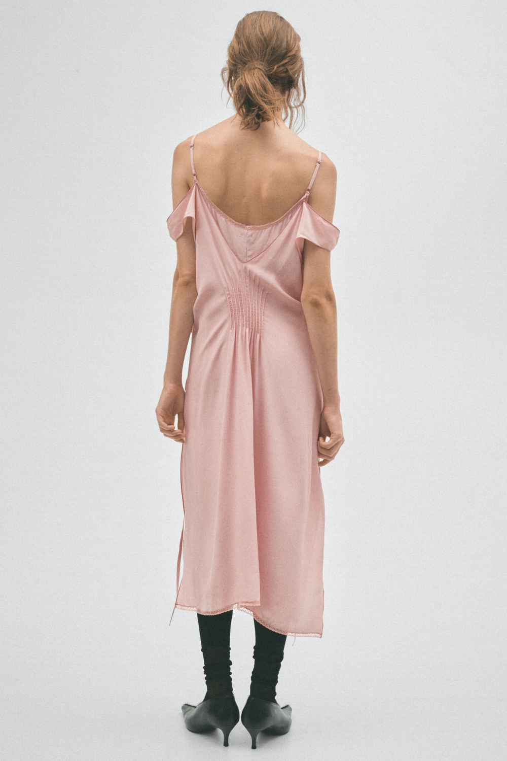 Многослойное платье с вырезами на плечах - H&M