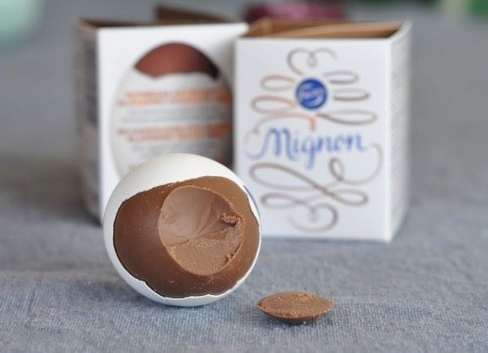 Шоколадное яйцо FAZER MIGNON из шоколадной нуги с миндалём и лесными орехами в натуральной скорлупе 52 г (из Финляндии)