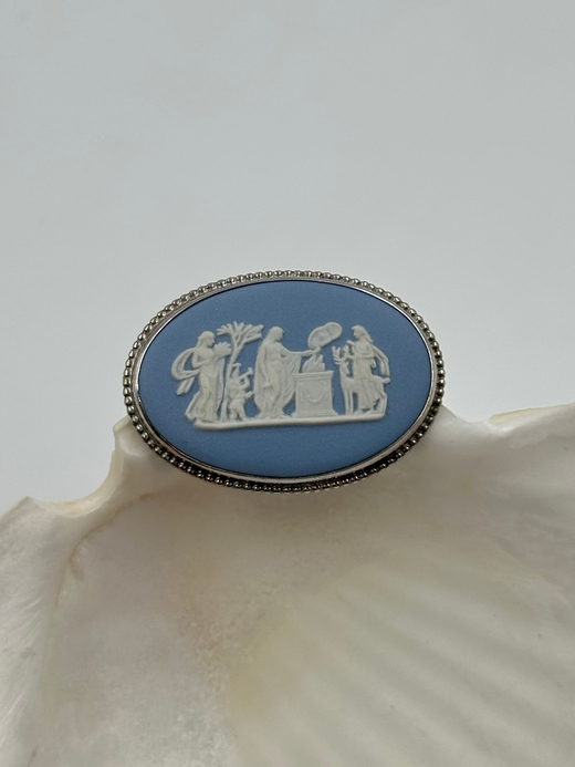 Брошь Wedgwood голубая