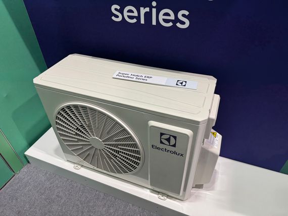 Настенная сплит-система Electrolux EACS/I-09HP/N8_23Y_in + EACS/I-09HP/N8_23Y_out, белый — (4)