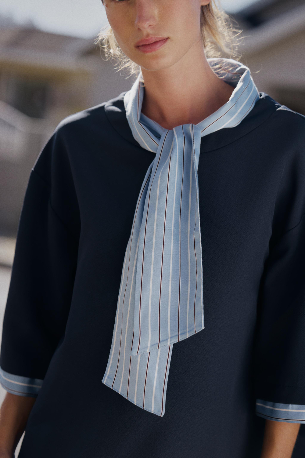 КОРОТКОЕ ПЛАТЬЕ С БАНТОМ И КОМБИНИРОВАННЫМИ ТКАНЯМИ — ZARA
