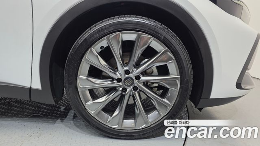 Toyota Crown 2.5 4WD Hybrid — 2025