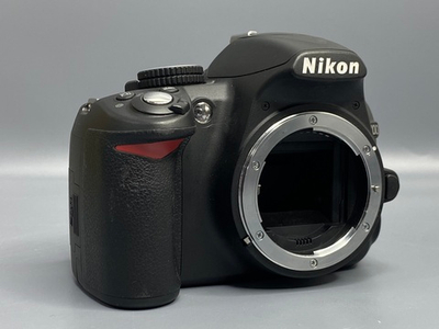 Nikon D3100 — залипает затвор