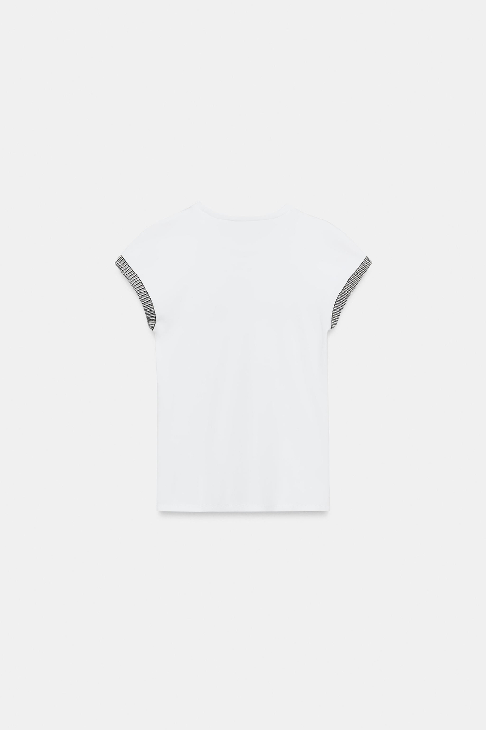 ФУТБОЛКА С ФУРНИТУРОЙ И ПУГОВИЦАМИ — ZARA