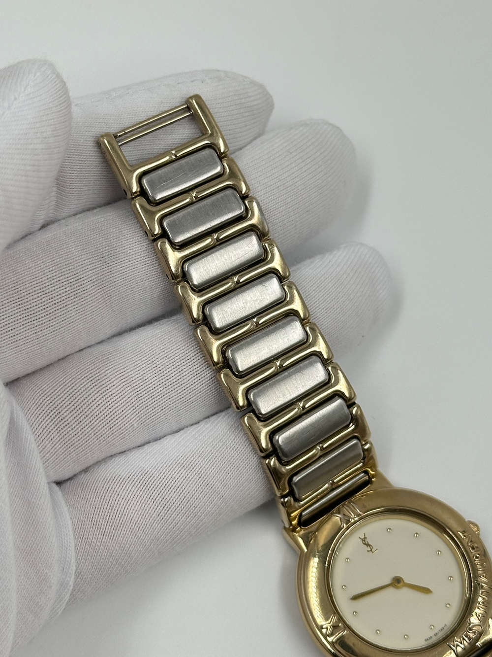 Часы Yves Saint Laurent