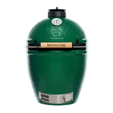 Керамический гриль Big Green Egg L Large (Большой), 46 см на столе из дуба