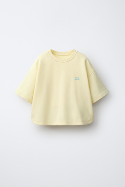 ZARA КОМПЛЕКТ ИЗ ФУТБОЛКИ И ШОРТОВ ИЗ ИНТЕРЛОКА, ЖЕЛТЫЙ