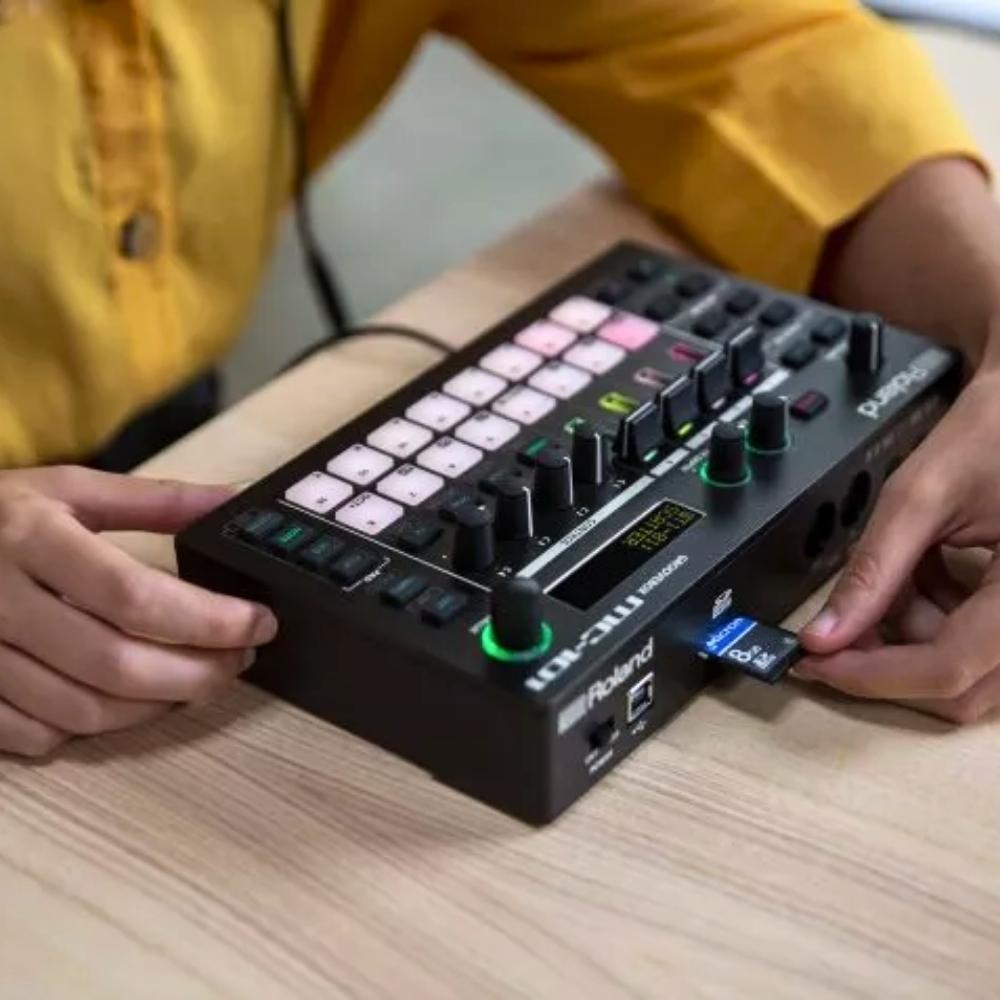 Roland MC-101