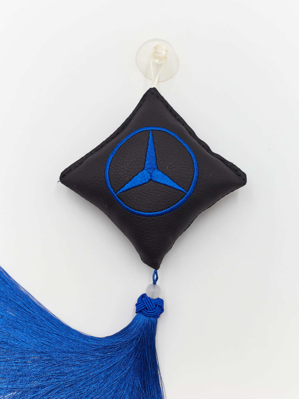 Ромб объемный на присоске MERCEDES (экокожа, черный, синяя вышивка, кисть)