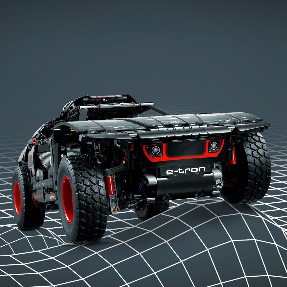 Конструктор LEGO Technic Audi RS Q 42160 e-tron
