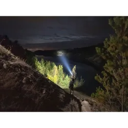 Поисковый фонарь Armytek Barracuda Pro Max Magnet USB - использование на природе ночью над водоемом