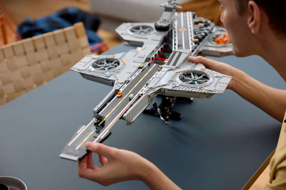 Конструктор LEGO Marvel 76354 S.H.I.E.L.D. Helicarrier