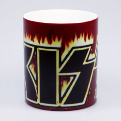 Кружка KISS надпись в огне (207)