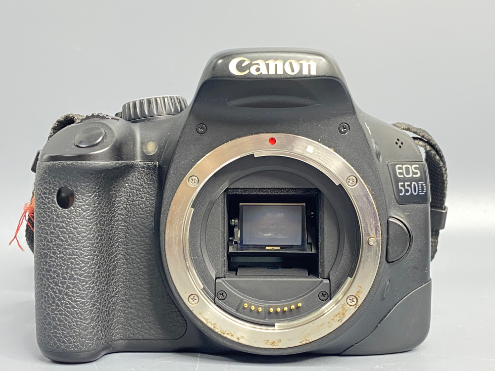 Canon 550D Kit 18-55mm IS 15200 кадров