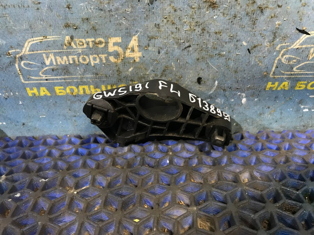 Крепление бампера переднее левое LEXUS GS450h 2006-2012