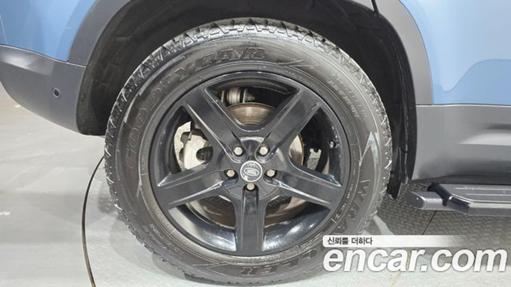 Land Rover Defender 110 D250 SE — 2023