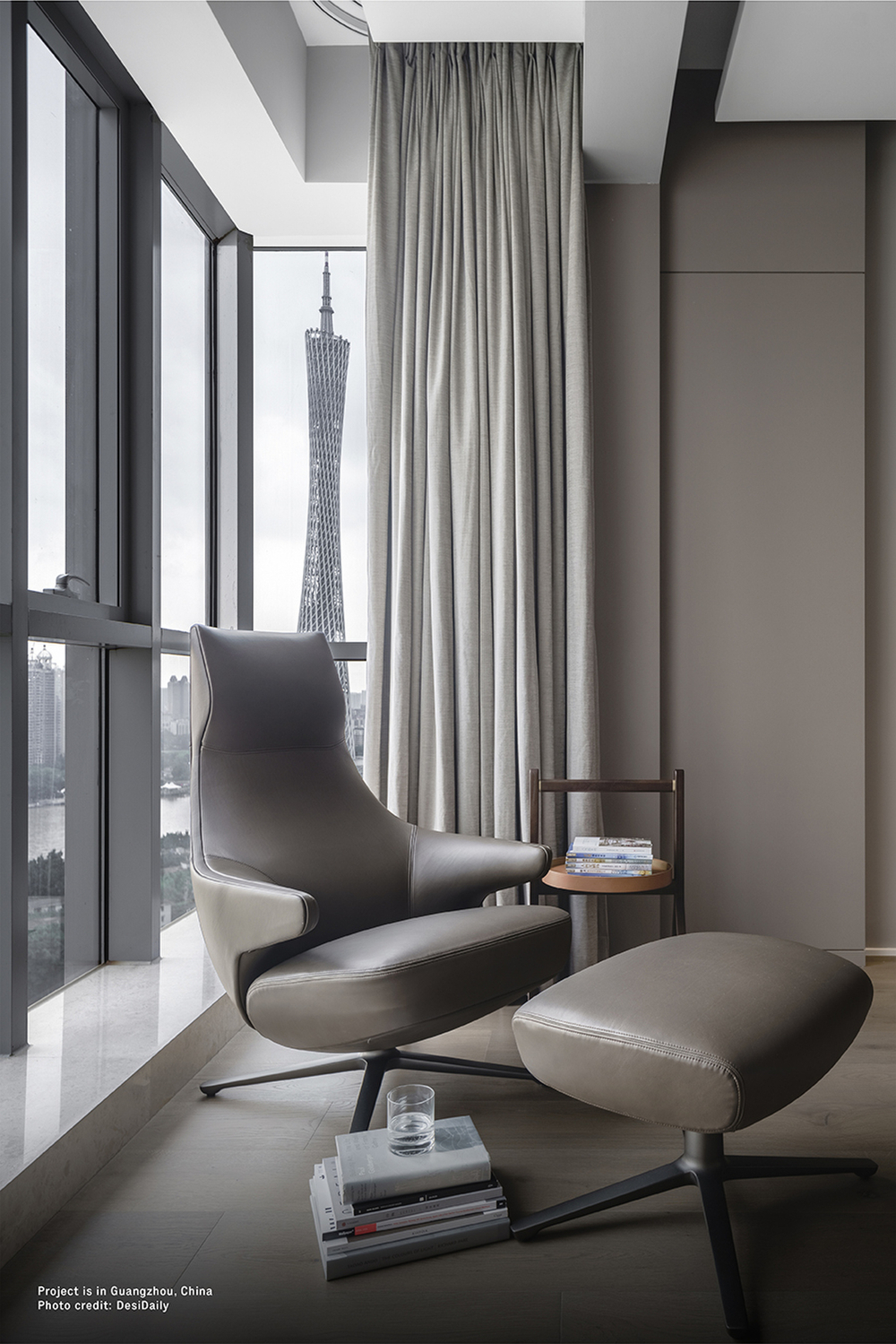 Кресло Poltrona Frau Jay Lounge