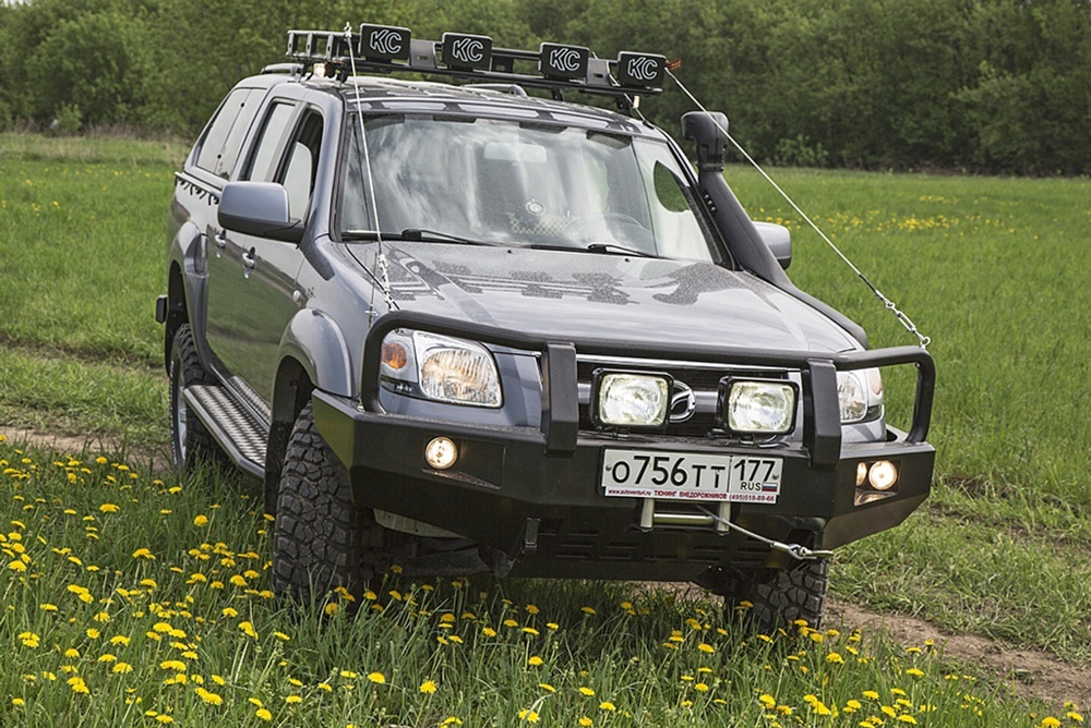 Бампер силовой передний Mazda B2500/Ford Ranger 1998-2006 с доп. фарами и защитной дугой