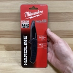 Нож складной выкидной с гладким лезвием MILWAUKEE HARDLINE FOLDING KNIFE SMOOTH, лезвие 64 мм D2 сталь 4932492452