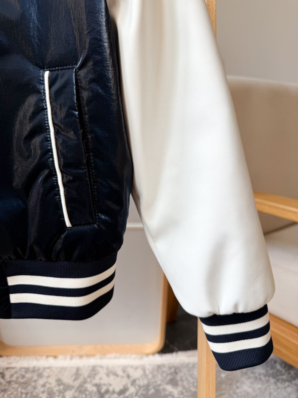 Пуховый бомбер Moncler, 128