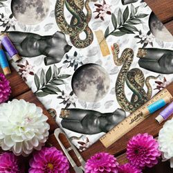 Ткань бязь коллаж из скульптур, полной луны и змей