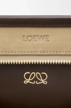 Loewe Маленькая сумка Amazona 180 из мягкой телячьей кожи, шоколадный