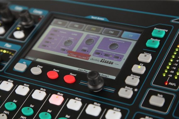 Allen Heath QU-16C компактный цифровой микшер