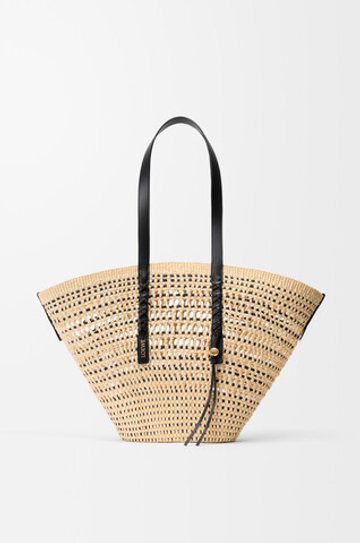Loewe Большая плетеная сумка-корзина Braid из пальмы и телячьей кожи, натуральный/черный