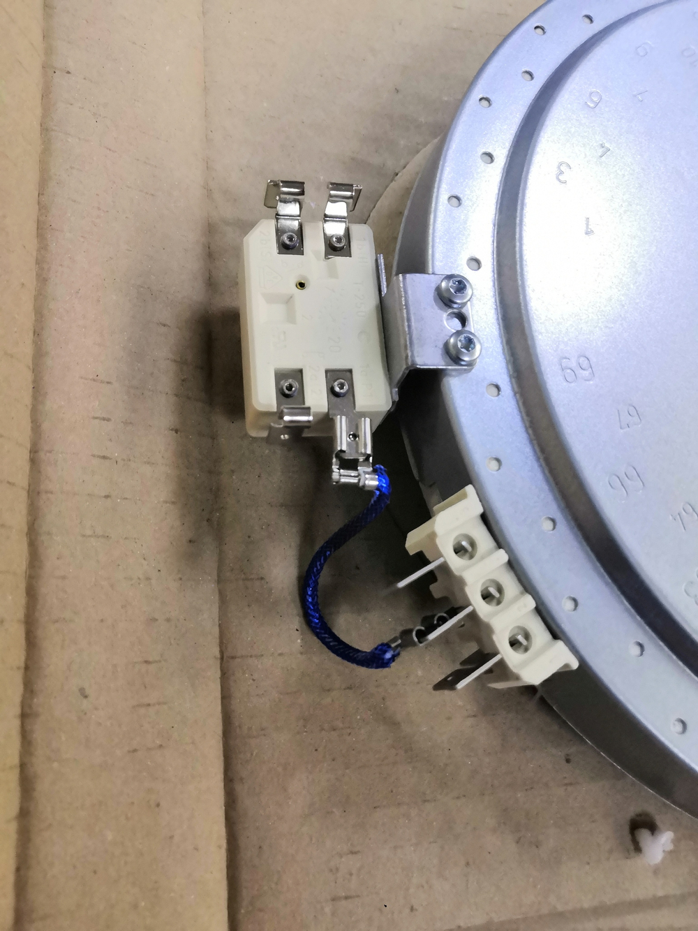 КОНФОРКА 2200W/1000W для стеклокерамической плиты HOTPOINT-ARISTON INDESIT (142331, 89645,  261917)