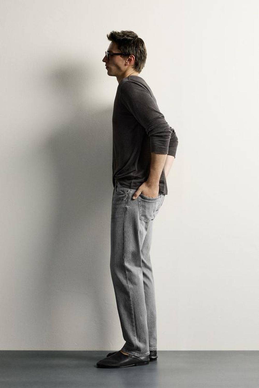 ZARA ДЖИНСЫ REGULAR FIT, СЕРЫЙ