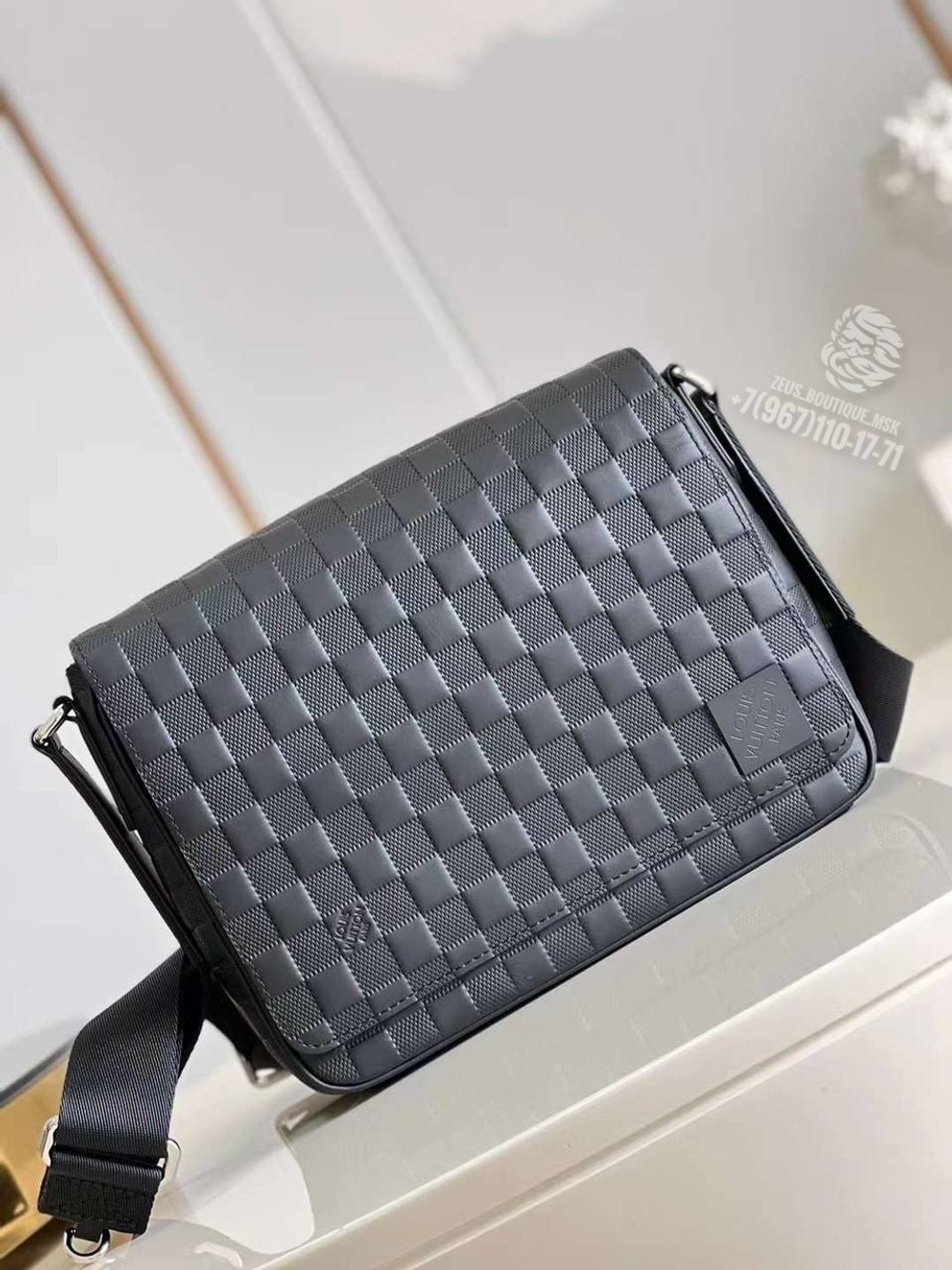 Сумка через плечо/мессенджер Louis Vuitton District PM