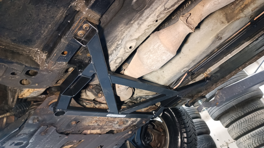 Распорка передняя нижняя МОДЕРНИЗИРОВАННАЯ Nissan X-Trail 2 T31 (2-го поколения) и Renault Koleos 1 (1-го поколения) (ПОД ЗАКАЗ)