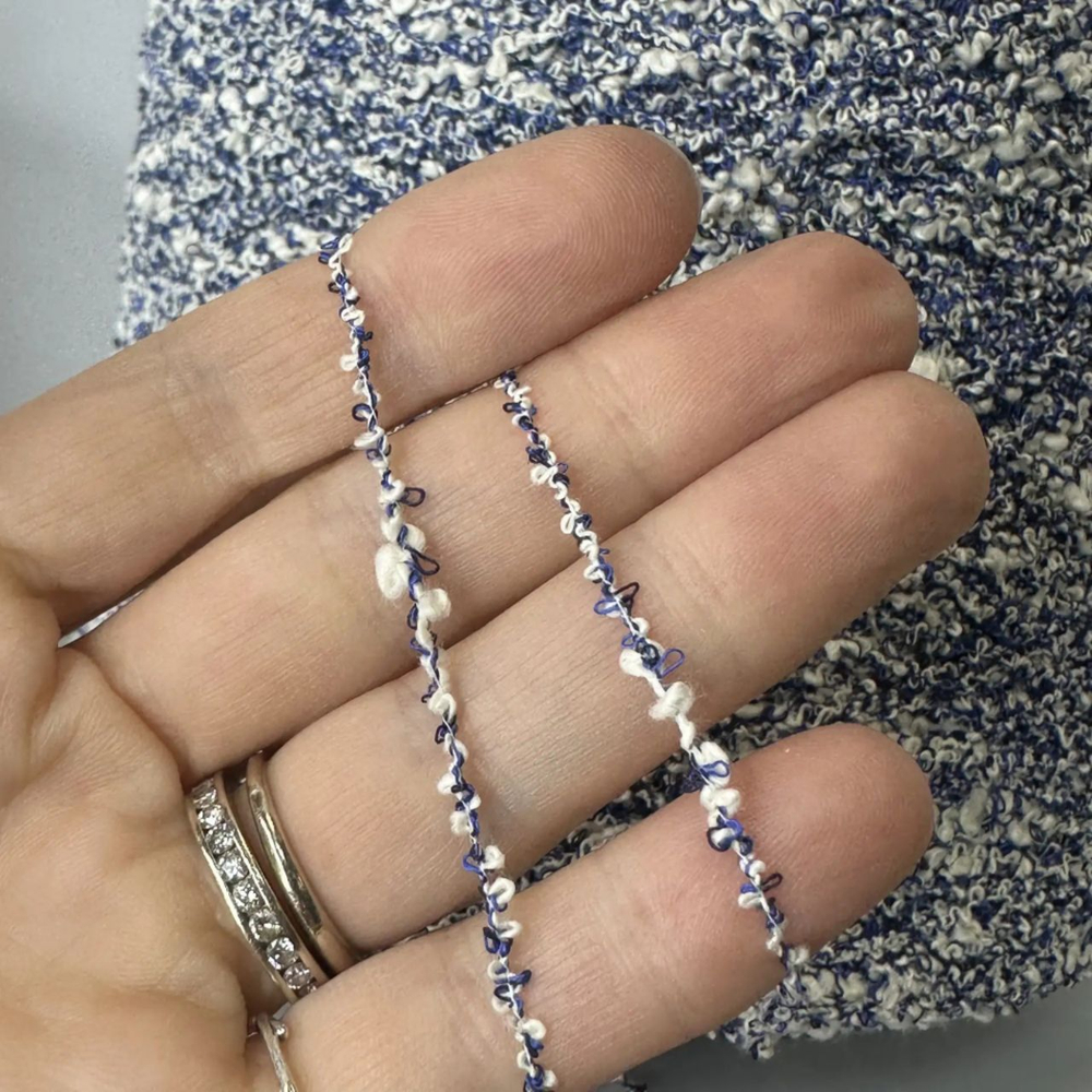Magnifiber - Millefili; 56% хлопок, 32% вискоза, 3% п/л, 9% п/а; 310м/100гр; col. 129278, цвет: сине-молочное Букле