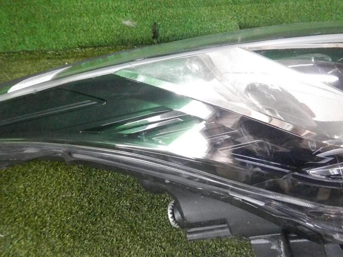 Фара правая Toyota C-HR (2019-2023) LED