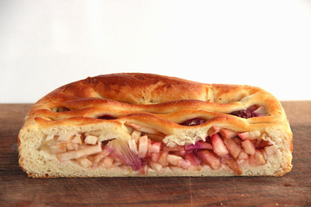 Постный пирог с яблоком ананасом и вишней