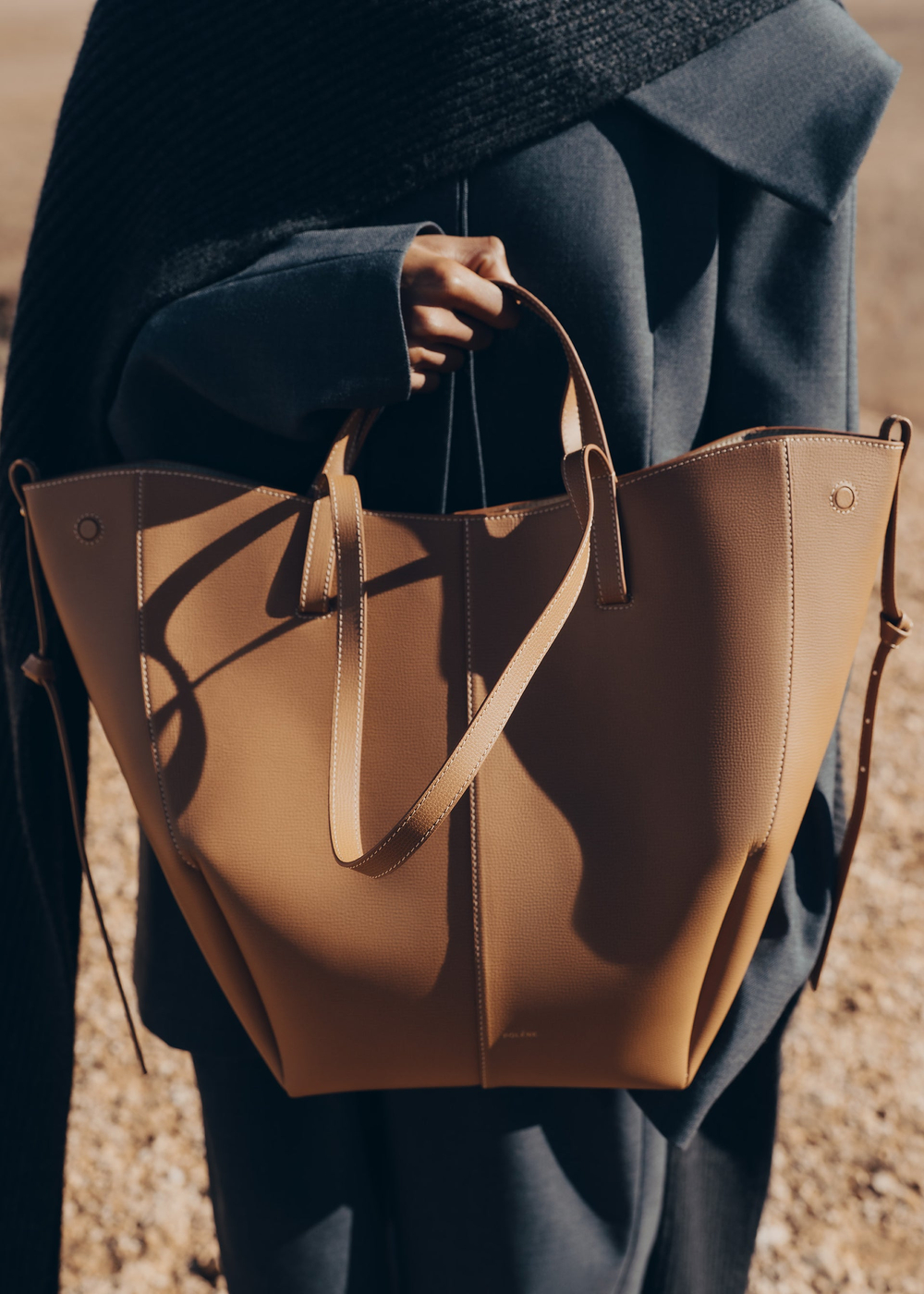 POLENE СУМКА CYME TOTE, ЦВЕТ ВЕРБЛЮЖЬЕЙ ШЕРСТИ