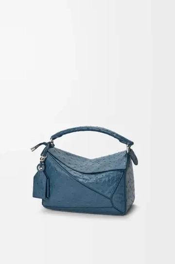 Loewe Маленькая сумка Puzzle Featherlight из страусиной кожи, синий